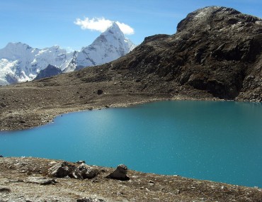 Glacier lake on the way to Kongmala Pass