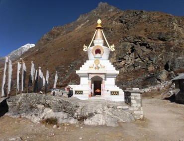 Stupa on the way to Langtang